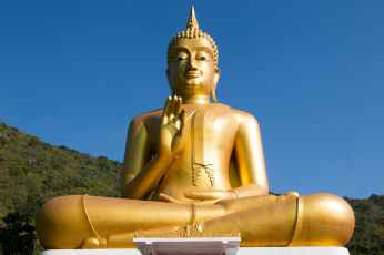 statue golden buddha sky